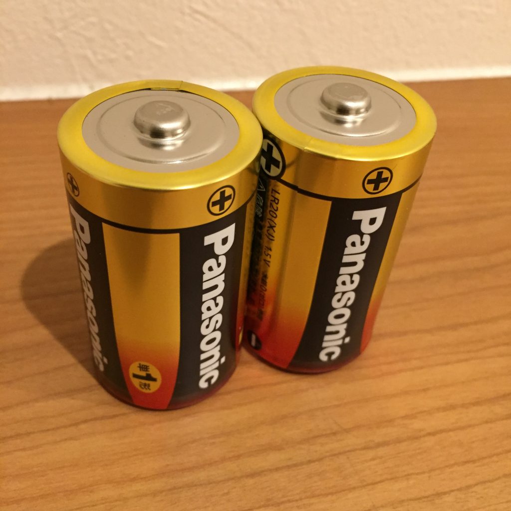 単１形乾電池２つ